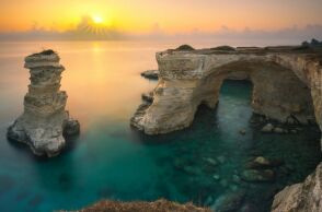 Κατέρρευσε στη θάλασσα η «Αψίδα των Εραστών» στην Ιταλία ανήμερα του Αγίου Βαλεντίνου - Ένα από τα πιο αναγνωρίσιμα φυσικά τοπόσημα της Αδριατικής