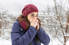 Μη βγεις έξω στο κρύο, θα αρρωστήσεις: Αλήθεια ή μύθος; - Eιδικοί εξηγούν