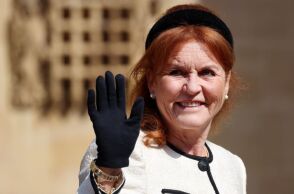 Κλείνουν έξι εταιρείες της Σάρα Φέργκιουσον μετά τις αποκαλύψεις για τη σχέση της με τον Τζέφρι Έπσταϊν - Φιλανθρωπικές οργανώσεις διακόπτουν κάθε συνεργασία.