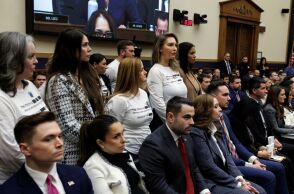 Το Ίδρυμα του Τζέφρι Έπσταϊν καταβάλει 35 εκατ. δολάρια για αγωγή επιζωσών - Συνεργάτες του κατηγορούνται ότι διευκόλυναν τη διακίνηση και κακοποίηση γυναικών