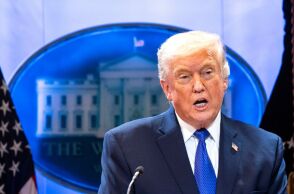 Το Ανώτατο Δικαστήριο ακύρωσε τους παγκόσμιους δασμούς του Ντόναλντ Τραμπ ως αντισυνταγματικούς - Ο πρόεδρος των ΗΠΑ απαντά με νέο οριζόντιο φόρο εισαγωγής 10%.