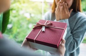 Ποιοι γιορτάζουν σήμερα 22 Φεβρουαρίου; Το εορτολόγιο της Athens Voice σου τους θυμίζει. Μην ξεχάσεις να τους δώσεις τις καλύτερες ευχές σου!