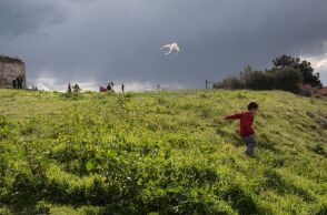 Ο καιρός σήμερα: Ηλιοφάνεια, άνοδος θερμοκρασίας και εξασθένηση ανέμων την Καθαρά Δευτέρα - Τοπικές βροχές στην Κρήτη και παγετός στα βόρεια το πρωί