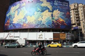 Η Ινδία ζητά από τους πολίτες της να φύγουν άμεσα από το Ιράν λόγω της επιδεινούμενης κατάστασης και της αυξανόμενης στρατιωτικής πίεσης προς την Τεχεράνη.