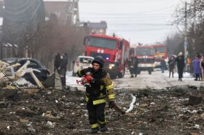 Τρεις νεκροί σε Οδησσό και Ζαπορίζια από ρωσικούς βομβαρδισμούς - Η Ουκρανία μετρά πληγές καθώς ο πόλεμος εισέρχεται αύριο στο πέμπτο έτος του.