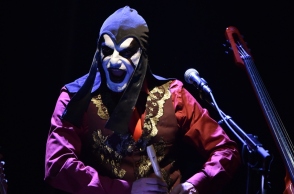 Dirty Granny Tales: Ο συνθέτης Σταύρος Μητρόπουλος μιλάει για την παράσταση «The Philanthropist», που ταιριάζει μουσική, κουκλοθέατρο, θεατρική κίνηση και animation.