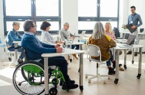 Ξεκίνησαν οι αιτήσεις για το πρόγραμμα ψηφιακής ενδυνάμωσης ηλικιωμένων και ΑμεΑ, με στόχο τη μείωση του ψηφιακού αποκλεισμού και την ενίσχυση δεξιοτήτων.