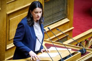 Η υπουργός Εργασίας Νίκη Κεραμέως επιβεβαίωσε τον στόχο για κατώτατο μισθό 950 ευρώ το 2027 - Τι είπε για συντάξεις, ανεργία, προγράμματα επιχειρηματικότητας