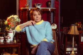 Μπέττυ Θεάτρου: Συνέντευξη με την ηθοποιό και συνδημιουργό του Θεάτρου Οδού Κεφαλληνίας - Η νέα παράσταση «Ντάμα Πίκα», τα ρίσκα, το θέατρο, το σινεμά, η ζωή της πάνω και κάτω από τη σκηνή.