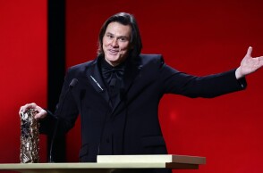 Ο Τζιμ Κάρεϊ τιμήθηκε με βραβείο Σεζάρ - Η συγκινητική ομιλία του στα γαλλικά