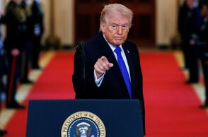 Αρχεία Έπσταϊν: Αποκαλύφθηκαν έγγραφα του FBI με αμφιλεγόμενες καταγγελίες κατά του Τραμπ για κακοποίηση ανήλικης - Ελέγχεται το υπουργείο Δικαιοσύνης