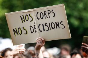 ΕΕ: Κοινοτικά κονδύλια για τη διασφάλιση της πρόσβασης στην άμβλωση στηρίζοντας γυναίκες από χώρες με αυστηρές απαγορεύσεις.