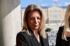 Μαρία Καρυστιανού: Κατέφθασε στο Σύνταγμα, δεν πήρε τον λόγο, αποχώρησε μετά από λίγο