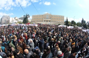 Τέμπη: Σε εξέλιξη η μεγάλη συγκέντρωση στο Σύνταγμα - Δείτε live εικόνα 