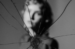 Ρωγμές, ψευδείς εαυτοί και η αναζήτηση της ψυχικής συνοχής