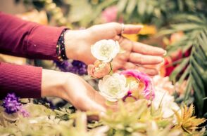 Ποιοι γιορτάζουν σήμερα 3 Μαρτίου 2026; Το εορτολόγιο της Athens Voice σου τους θυμίζει. Μην ξεχάσεις να τους δώσεις τις καλύτερες ευχές σου!