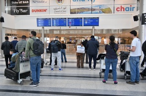 Πολίτες σε αεροδρόμιο του Λιβάνου