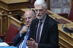 Ο Γιάννης Λοβέρδος ανακοίνωσε ότι 1.500 Έλληνες ζητούν επαναπατρισμό από τα ΗΑΕ - Το ΥΠΕΞ έχει έτοιμο σχέδιο δράσης λόγω των εξελίξεων στη Μέση Ανατολή.