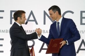 Ο Εμανουέλ Μακρόν εξέφρασε τη στήριξή του στον Πέδρο Σάντσεθ μετά τις απειλές Τραμπ για κυρώσεις - Συγκαλεί εκτάκτως το γαλλικό Συμβούλιο Άμυνας.