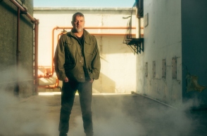 Βασίλης Μπισμπίκης: Η επιβίωση μπορεί να σε κάνει ζώο