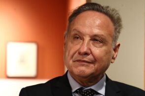 Ο Στέλιος Αγγελούδης επιμένει στη διεξαγωγή δημοψηφίσματος για τη ΔΕΘ, ζητώντας τήρηση του νόμου για τις υπογραφές και γνωμοδότηση του Νομικού Συμβουλίου.