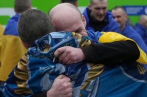 Ρωσία και Ουκρανία ανταλλάσσουν 500 αιχμαλώτους πολέμου σε δύο ημέρες, βάσει συμφωνίας της Γενεύης, με τη μεσολάβηση ΗΑΕ και ΗΠΑ.