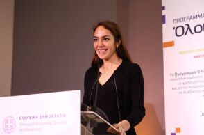 Το πρόγραμμα «Όλοι Digital» ενισχύει ηλικιωμένους και ΑμεΑ με ψηφιακές δεξιότητες - Στόχος οι 10.000 ωφελούμενοι, όπως ανακοίνωσε η Δόμνα Μιχαηλίδου.