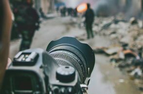 Από τα breaking news στη δημοσιογραφία της κατανόησης: Το παράδειγμα του πολέμου στο Ιράν