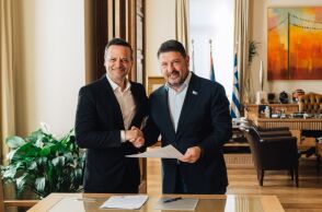 Συνάντηση του δημάρχου Αθηναίων Χάρη Δούκα με τον περιφερειάρχη Αττικής Νίκο Χαρδαλιά - Συζήτησαν έργα, χρηματοδοτήσεις και ευρύτερο συντονισμό.