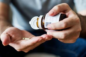 Γιατροί προειδοποιούν για την υπερβολική λήψη βιταμίνης D μετά τη νοσηλεία άνδρα με τοξικότητα και οξεία νεφρική βλάβη - Οι κίνδυνοι της κατάχρησης συμπληρωμάτων