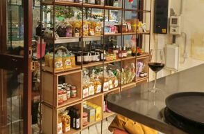 Beetroot 56: H Κυψέλη μόλις απέκτησε (και) μπαρ-μπακάλικο!