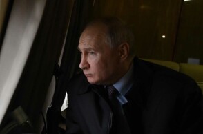 Ο πρόεδρος της Ρωσίας, Βλαντίμιρ Πούτιν, μέσα στο αεροπλάνο