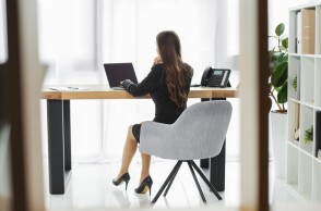 Εργαζόμενη σε γραφείο