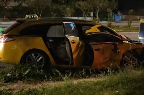 Ταξί μετά από τροχαίο δυστύχημα στη Βούλα