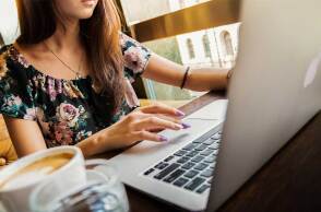 Εργαζόμενη σε γραφείο