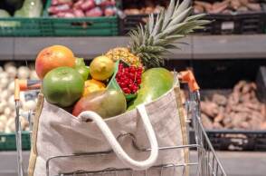 Τρόφιμα σε τσάντα σούπερ μάρκετ