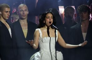 Το Spotify αποκαλύπτει ότι η κυριαρχία των αγγλικών υποχωρεί, με τις τοπικές γλώσσες και τους ανεξάρτητους καλλιτέχνες να καταγράφουν έσοδα δισεκατομμυρίων.