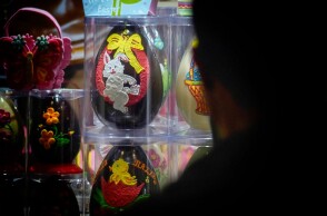 Βιτρίνα με σοκολατένια αυγά για το Πάσχα