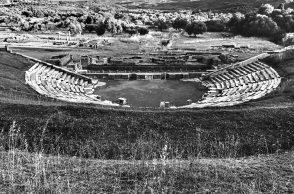 Το Μέγαρο Μουσικής Αθηνών παρουσιάζει την έκθεση φωτογραφίας της Στέλλας Νάστου «Μεσσήνη ή Η δύναμη στη σιωπή του χρόνου»