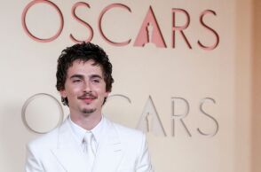 Ο Κόναν Ο’Μπράιεν σατίρισε στα Όσκαρ 2026 τις δηλώσεις του Τιμοτέ Σαλαμέ για μπαλέτο και όπερα, με τον ηθοποιό να αντιδρά γελώντας.