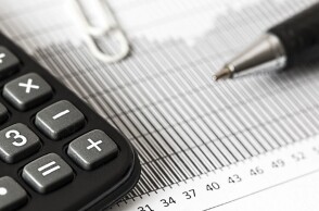 Υπολογισμός φόρου εισοδήματος με κομπιουτεράκι και στιλό