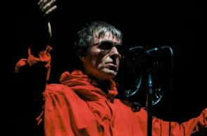 Ο Στίβεν Νάιτ χαρακτηρίζει «φαινόμενο» το ντοκιμαντέρ για την περιοδεία Live ’25 των Oasis, το οποίο προς το παρόν έχει διάρκεια τεσσάρων ωρών.