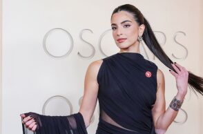 Πολλοί διάσημοι φόρεσαν στα Όσκαρ την κόκκινη κονκάρδα των Artists4Ceasefire, ζητώντας κατάπαυση του πυρός και παγκόσμια αλληλεγγύη προς τα θύματα πολέμου.