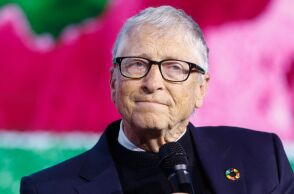 Ο Μπιλ Γκέιτς προβλέπει ότι μόνο τρία επαγγέλματα θα αντέξουν την άνοδο της ΑΙ - Κατονομάζει τους τομείς όπου η ανθρώπινη παρουσία παραμένει αναντικατάστατη