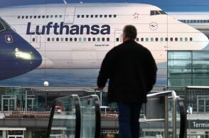 Οι ευρωπαϊκές αεροπορικές εταιρίες προειδοποιούν για αυξήσεις εισιτηρίων λόγω καυσίμων και πολέμου στο Ιράν, καλώντας τους επιβάτες να κλείσουν νωρίς.