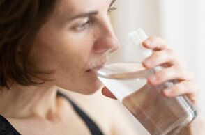 Τελικά πόσο νερό πρέπει να πίνουμε την ημέρα; - Πότε κινδυνεύουμε από αφυδάτωση