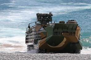 Απόβαση Αμερικανών πεζοναυτών σε νησί κατά τη διάρκεια στρατιωτικής άσκησης