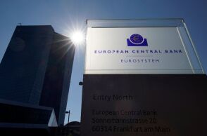 Ο Βιλρουά ντε Γκαλό αποκλείει την ύφεση στην ευρωζώνη - Τα σενάρια της ΕΚΤ προβλέπουν ανθεκτικότητα παρά τις υψηλές τιμές στο πετρέλαιο
