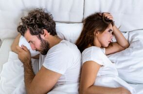 Αμερικανός θεραπευτής παρουσιάζει πέντε σημάδια που δείχνουν ότι μια σχέση τελειώνει, από τη συναισθηματική απόσταση έως την αναζήτηση άλλου συντρόφου