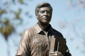 Σέζαρ Τσάβες: Σοκ από αποκαλύψεις για τον εμβληματικό ακτιβιστή - Καταγγελίες από γυναίκες, αντιδράσεις σε όλη την Αμερική